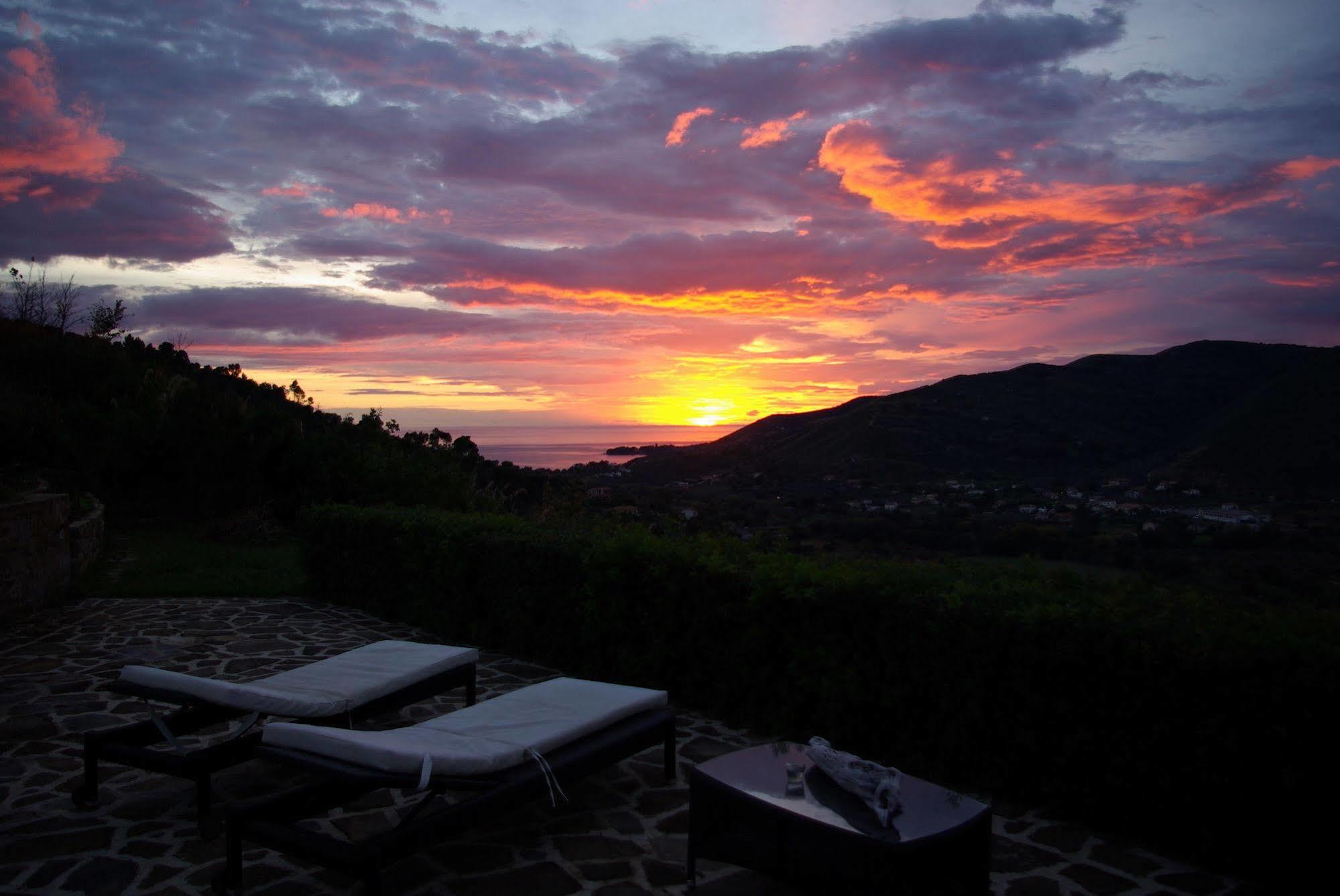 Sulle Onde Della Collina Villa Montecorice Luaran gambar